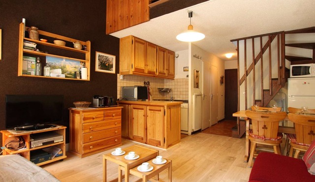Charming 6-Person Apartment in Serre-Chevalier - Near Ski Lifts & Parking Included