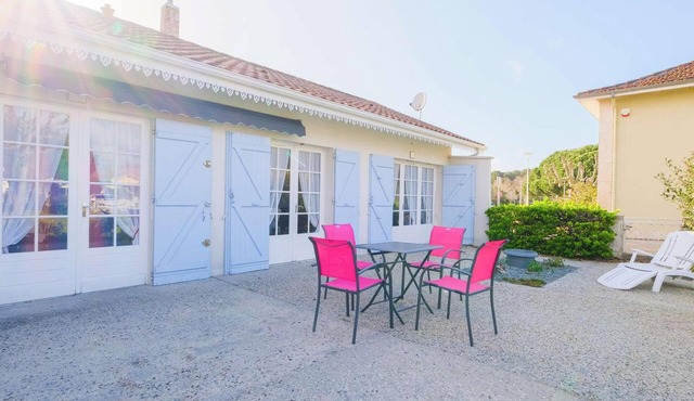 Charming 6-Person House with Garden, Terrace, and Outdoor Shower