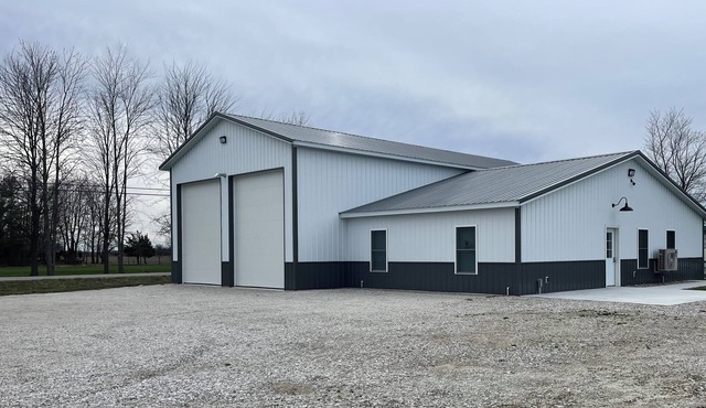Charming 8 person, 2-bedroom barndominium with WiFi, AC in gorgeous Oak Harbor.