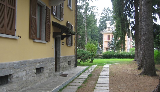 Charming apartment in a stately villa a stone's throw from the center