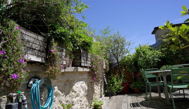 CHARMING AIR-CONDITIONED ROOFTOP HOUSE, PARIS CANAL ST MARTIN