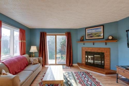 Charming Anchorage Home w/Grill + Deck!