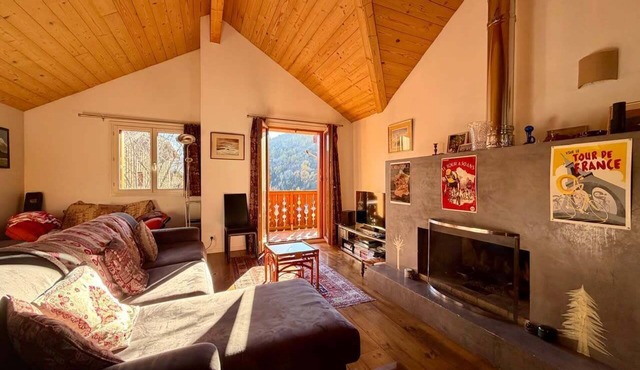 Charming and bright cottage in Briançon
