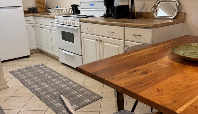 Charming and clean 2-bedrooms basement in Aurora