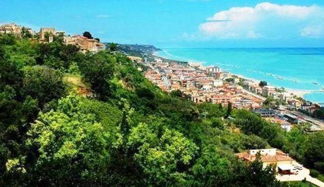 Charming and comfortable house between mountains and beaches. Welcome Pets