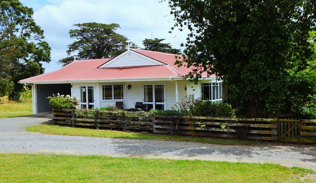 Charming and comfortable country cottage in Central Hawkes Bay