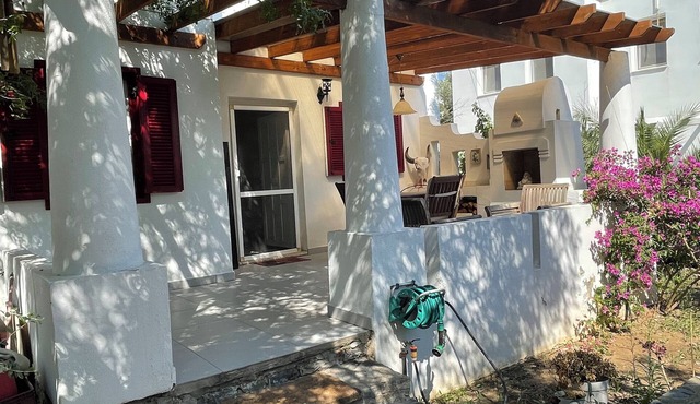 Charming and cosy 2-bedroom villa with shared pool in lovely Bodrum