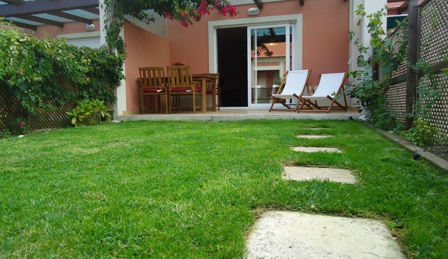 Charming and modern apartment with private garden near the beach of São Julião