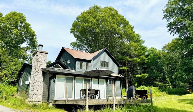 Charming and private 3-bedroom home – minutes from West Point and Bear Mountain!