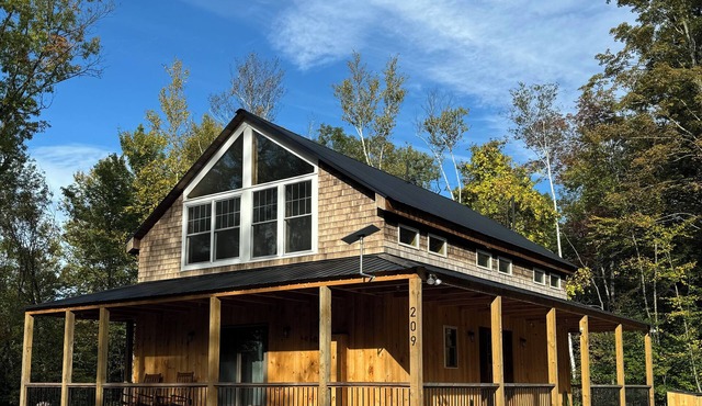 Charming and secluded 3-bedroom house in beautiful Townshend, Vermont with WiFi