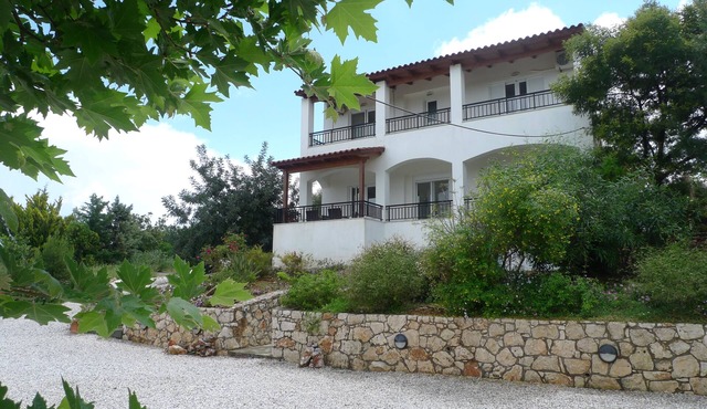 Charming and serene villa with pool, lush garden, sea and mountain view