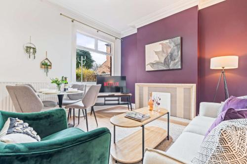 Charming and Spacious Home in Cradley Heath by 53 Degrees Property Sleeps 8