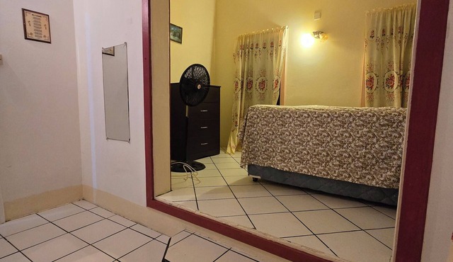 Charming and spacious 2-bedroom 1 bath house in lovely Castries with WiFi, AC,