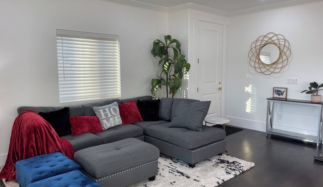Charming and Spacious 4-bedroom house in Pittsburg with AC