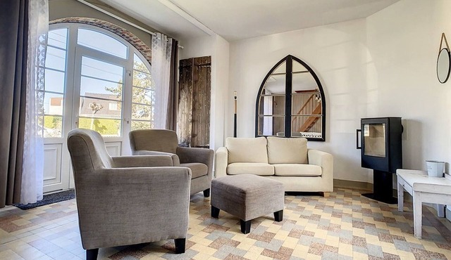 Charming Anglo-Norman Villa, 500m from Beach, Sleeps 6, Enclosed Garden, Fully Equipped Kitchen
