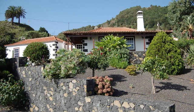 Charming Antique Villa Tres Pinos: Rustic Elegance with Private Pool,