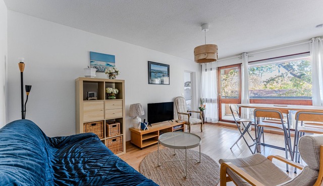 Charming Apartment with Balcony Steps from the Beach – Andernos-les-Bains