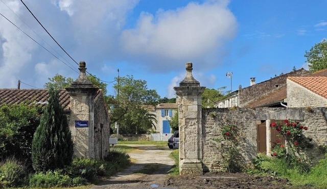 Charming apartment in a 17th century farmhouse, sleeps 4