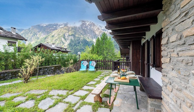Charming Apart with Garden in Courmayeur, Courmayeur, Italy