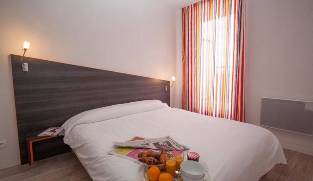 Charming Apartment w/Kitchenette Steps from Vibrant Market & Metro