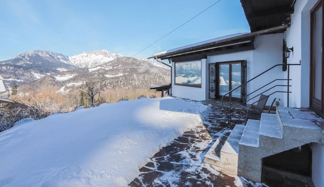 Charming Apartment “Berghanghäusl” with Mountain View, Wi-Fi & Terrace