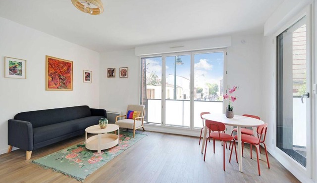 Charming apartment - 2BR-4P- Balcony- Malakoff