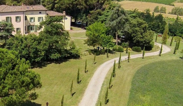 Charming apartment "Antonio" in historical Villa Calanco on the hills of Dozza