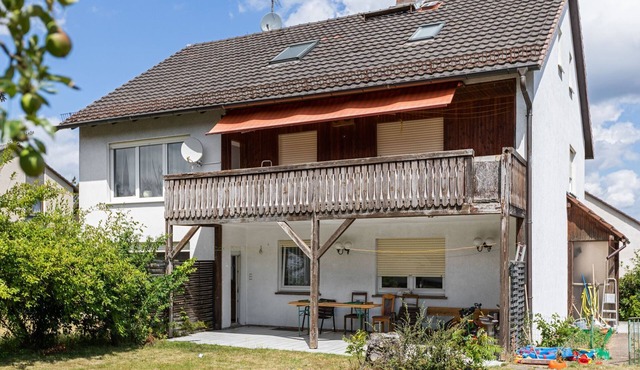 Charming Apartment in Fuldabrück with Garden