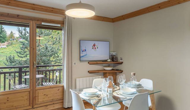 Charming apartment in Courchevel Le Praz with wifi and parking