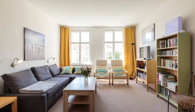 Charming apartment in an old, fully renovated building in central Berlin