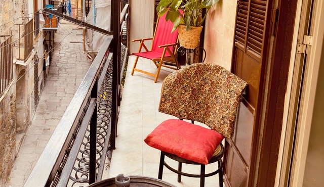 Charming apartment in center of Old Town Palermo Big Balcony & Top Location