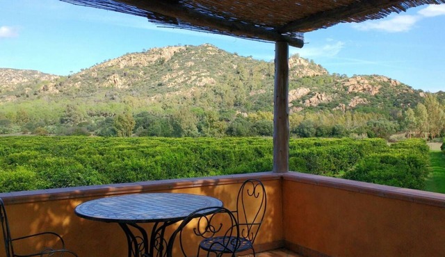Charming apartment in the heart of a citrus farm.