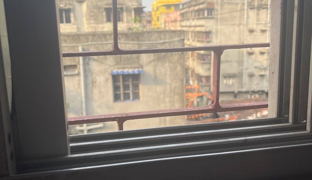Charming apartment in lovely Howrah with AC