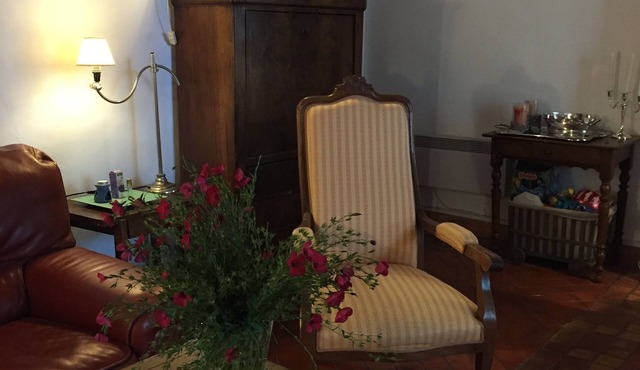 Charming apartment in Provence Park .Calme. Parking .2/4 people