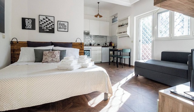 Charming Apartment in Rome EUR Laghetto with Large Terrace and Free Parking.