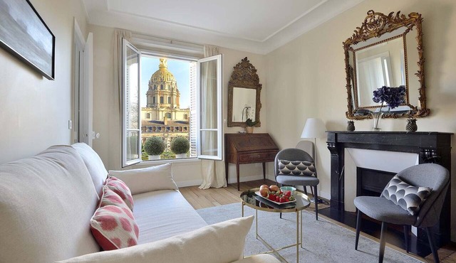 Charming Apartment w/Iconic Views of Les Invalides
