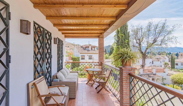 Charming apartment with terrace in Albaicín, Granada, perfect for 2 people