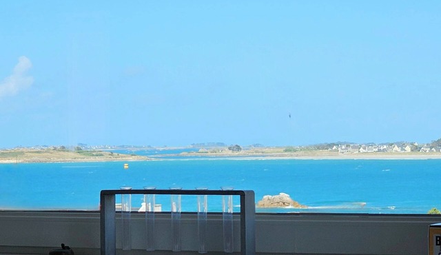 CHARMING APARTMENT ⭐️⭐️⭐️⭐️ WITH SWIMMING POOL BEAUTIFUL SEA VIEW 150 M FROM SANDY BEACH