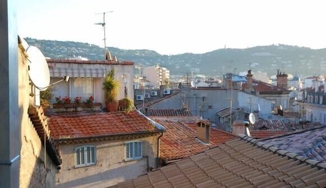 Charming apartment with lovely view and balcony in Le Suquet