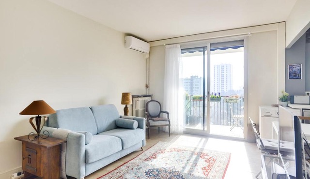 Charming apartment with terrace by Weekome