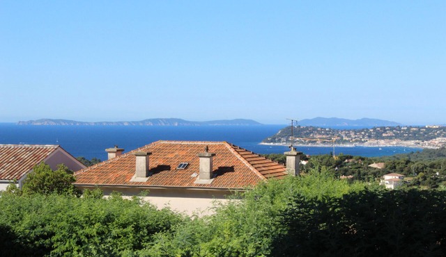 Charming Apt On Cote D'azur With Sea Views, Walking Distance To Beach And Shops