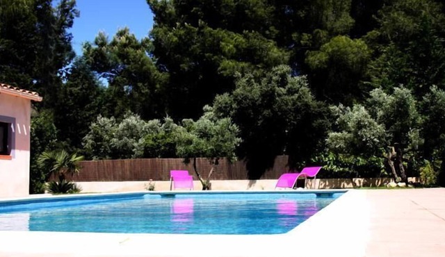 Charming apt. sleeps 4, in Velaux between Aix-en-Provence and the Blue Coast