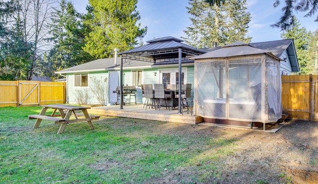 Charming Arlington Home w/Hot Tub & Fenced Yard!