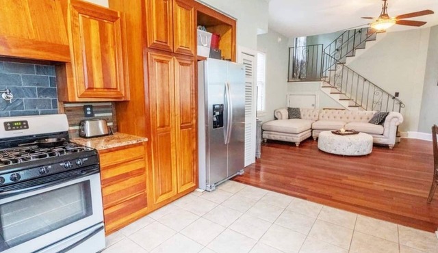 Charming, Authentic East Side Home~Bridge Views 👀