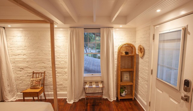 Charming Avondale Backhouse