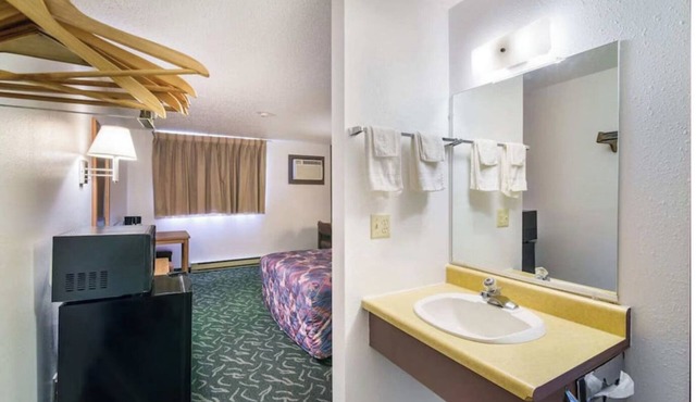 Charming B&B Loacated actual driving 30 MILES FROM MEDORA AND PARK ENTERANCEi-94