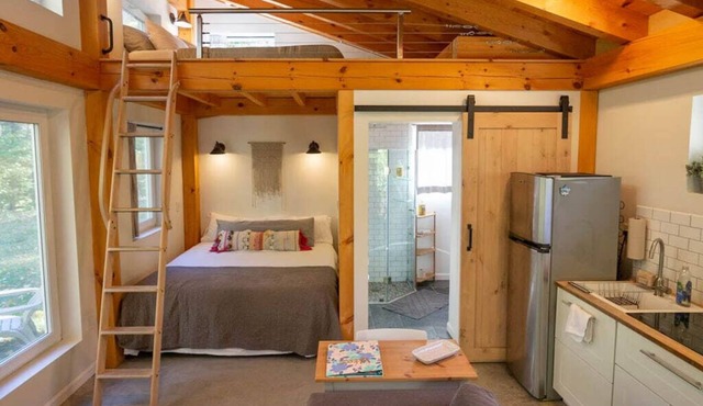 Charming B&B with WiFi, AC in serene Crescent City