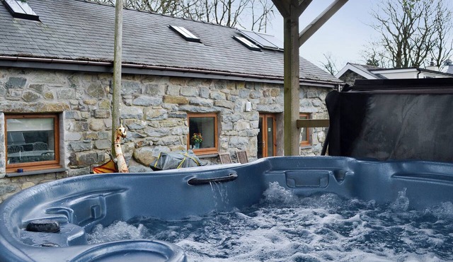 Charming barn conversion with hot tub and walks from the door.