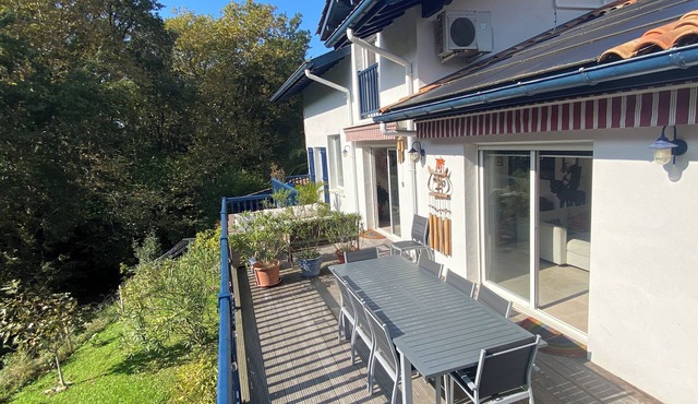 Charming Basque villa (270m²): 4 bedrooms in a green setting 10' from the beaches