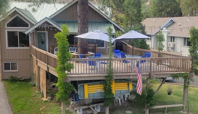 Charming Bass Lake cabin; roomy bedrooms; huge front deck; back patio w/fire-pit